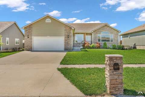 8443 SW 30th Street, Topeka, KS 66614