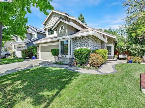 8043 Crossridge Rd, Dublin, CA 94568