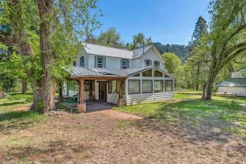 18435 E Evans Creek Road, Rogue River, OR 97537
