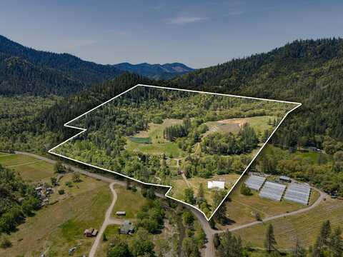 18435 E Evans Creek Road, Rogue River, OR 97537