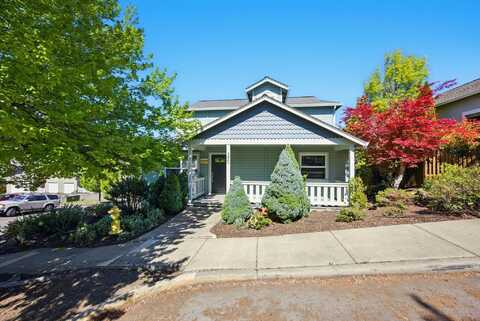 390 Hemlock Lane, Ashland, OR 97520