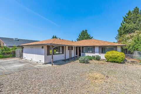 2139 Delta Waters Road, Medford, OR 97504