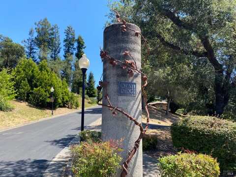 3829 Moss Hollow Court, Santa Rosa, CA 95404