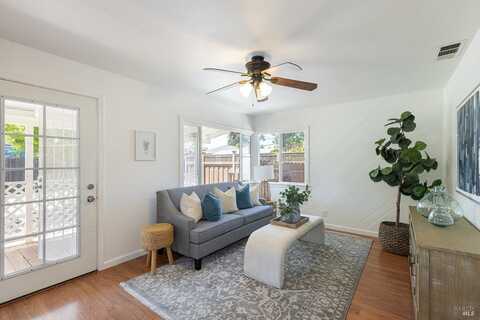2095 W Pueblo Avenue, Napa, CA 94558