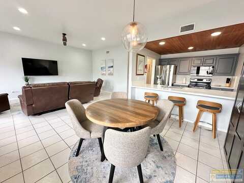 77 Santa Isabel Blvd., Laguna Vista, TX 78578