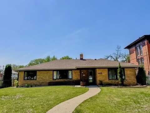 1015 Douglas Ave., Yankton, SD 57078