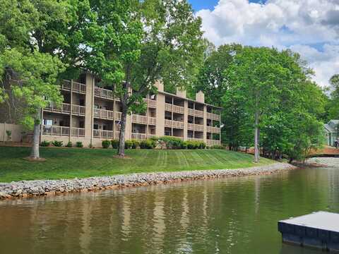 75 Azalea CIR, Union Hall, VA 24176