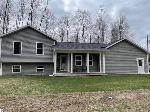 3075 Marl Lane, Interlochen, MI 49643