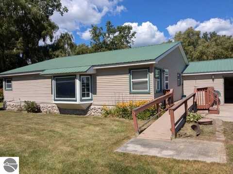 10 W Maple Ridge Road, Twining, MI 48766