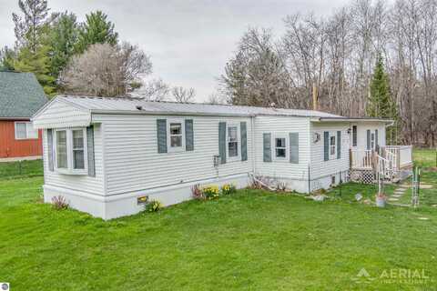 5811 Dease Lake Road, Hale, MI 48739