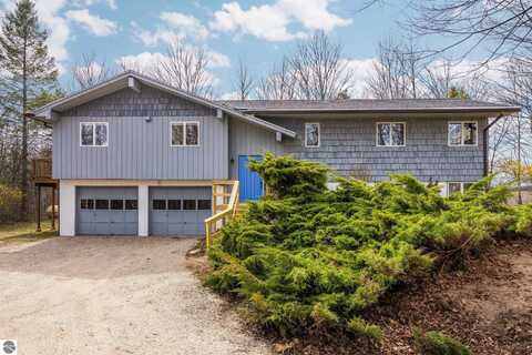 8822 Bahle Road, Suttons Bay, MI 49682