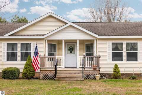 898 Leya Lane, Beulah, MI 49617