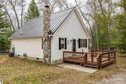 1920 Onondaga Trail, West Branch, MI 48661