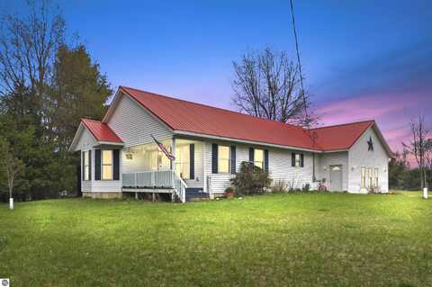 2426 E 48 1/2 Road, Cadillac, MI 49601