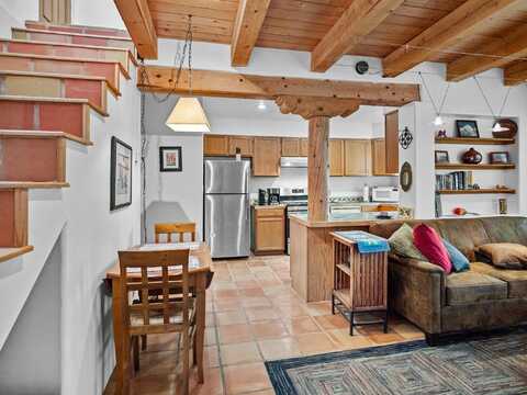 114 Las Cruces, Taos, NM 87571
