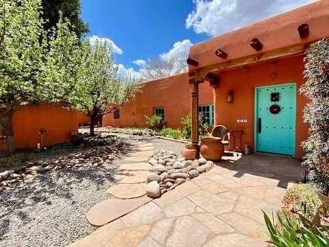 116 La Loma Plaza, Taos, NM 87571