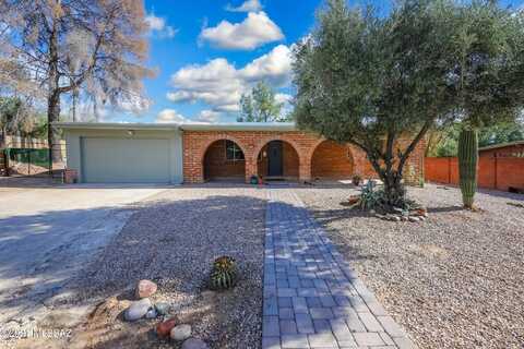 8840 E Hawk Place, Tucson, AZ 85749