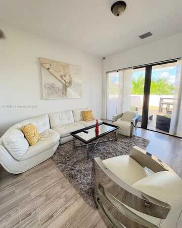 5200 NW 83rd Ct, Doral, FL 33166