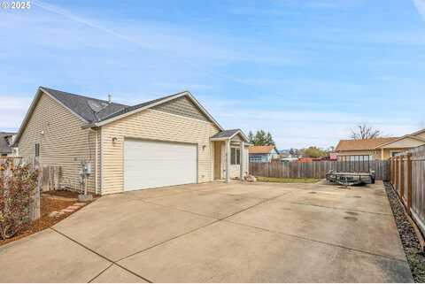 Alyssa, MOLALLA, OR 97038
