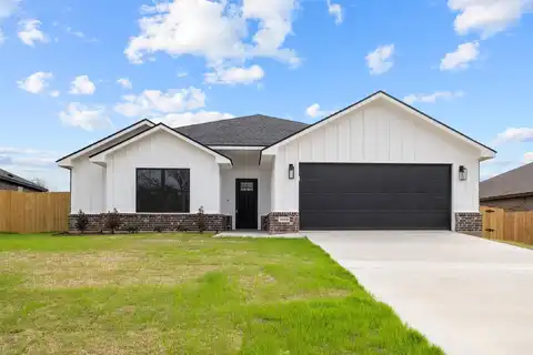 Crossing Circle, Lindale, TX 75771