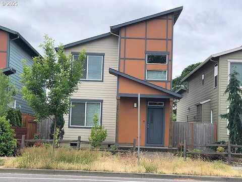 E First St, Newberg, OR 97132