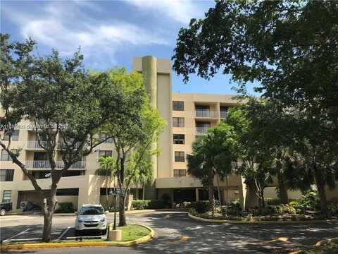 901 Hillcrest Dr, Hollywood, FL 33021