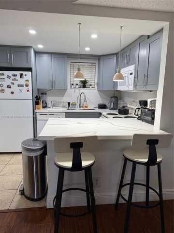 8290 Lake Dr, Doral, FL 33166