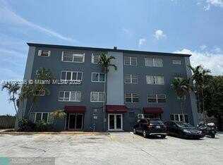 1060 Crystal Lake Dr, Deerfield Beach, FL 33064