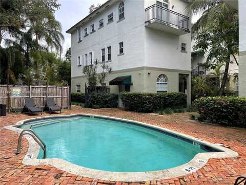 2850 Coconut Ave, Miami, FL 33133