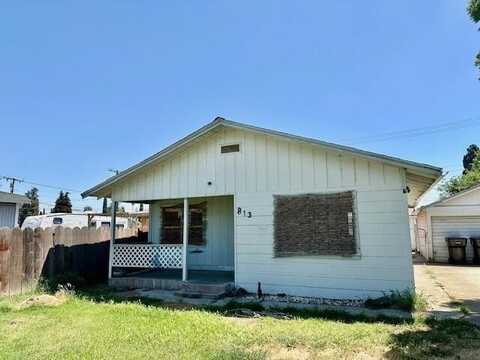 813 E Inyo Avenue, Tulare, CA 93274