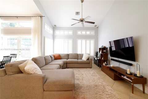 10181 NW 4th St, Plantation, FL 33324