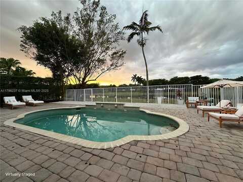 1048 SE Sunflower Cir, Weston, FL 33327