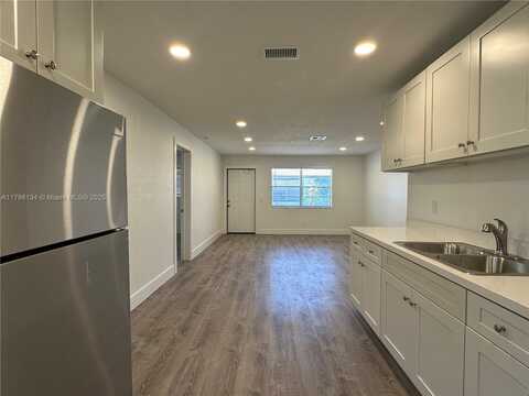 124 NW 2nd Ave, Hallandale Beach, FL 33009