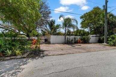 2016 NE 14th Ct, Fort Lauderdale, FL 33304
