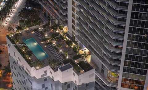 1300 Brickell Bay Dr, Miami, FL 33131