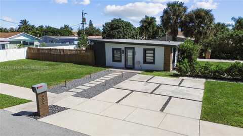 809 NE 4th St, Deerfield Beach, FL 33441