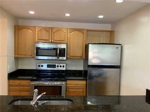 8180 Geneva Ct, Doral, FL 33166