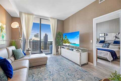 45 SW 9th St, Miami, FL 33130