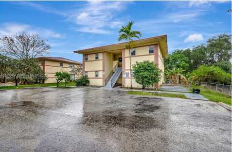 825 SW 10th St, Hallandale Beach, FL 33009