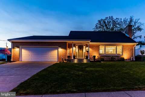 25 CORVAIR DRIVE, DILLSBURG, PA 17019