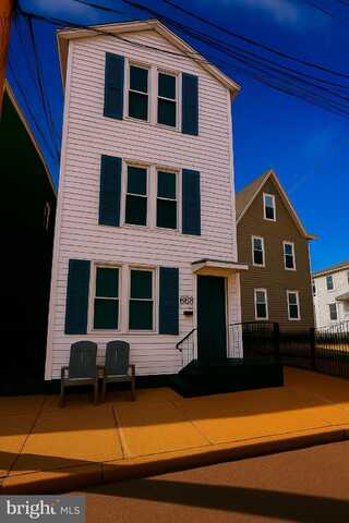 220 DORRANCE STREET, BRISTOL, PA 19007