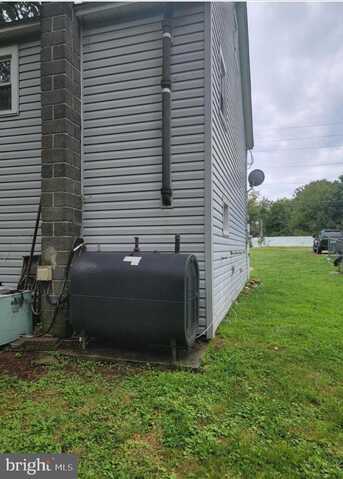 27 E LINE STREET, CARNEYS POINT, NJ 08069