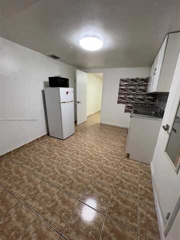 1999 NW 2nd St, Miami, FL 33125