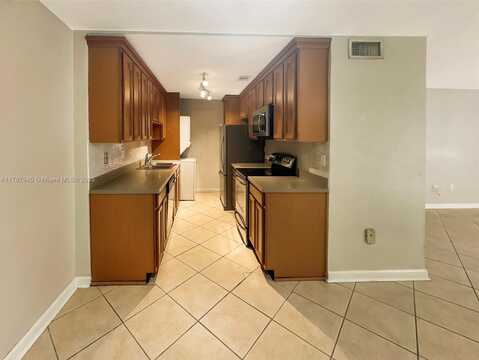 9454 SW 77th Ave, Miami, FL 33156