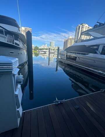19777 E Country Club Dr, Aventura, FL 33180