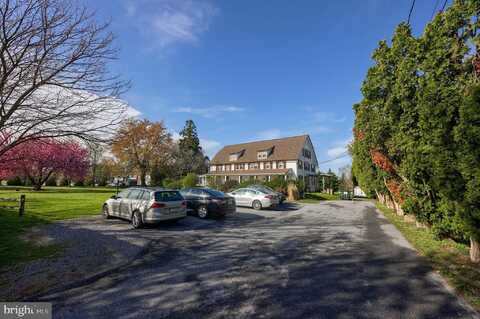 104 N CUSTER AVENUE, NEW HOLLAND, PA 17557