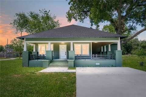 303 E 4th Street, Alice, TX 78332