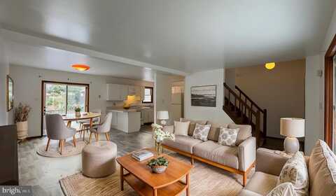 9860 DEERWOOD DRIVE, TOBYHANNA, PA 18466