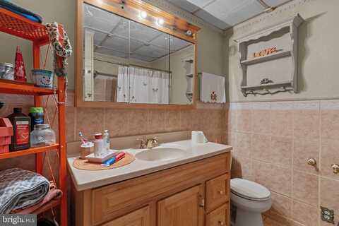 670 LINCOLN HIGHWAY, FAIRLESS HILLS, PA 19030