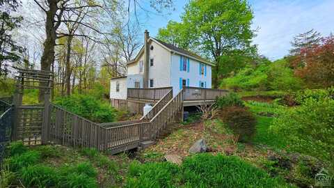 82 County Route 9, Ghent, NY 12075